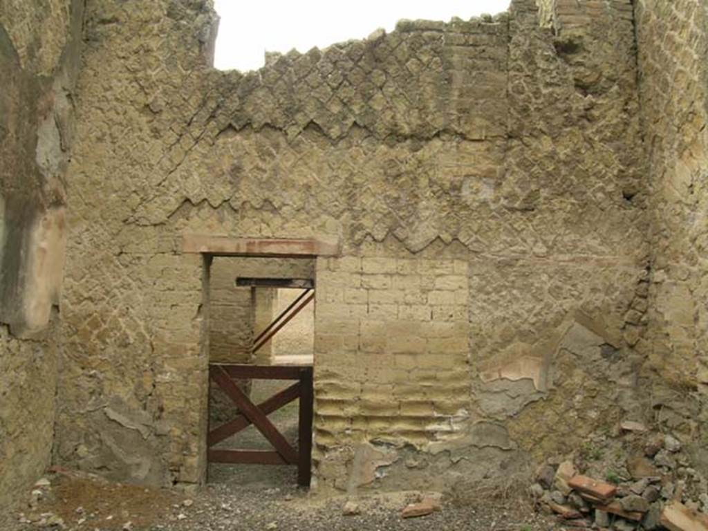 Ins Or II, 11, Herculaneum. June 2005. West wall of rear room, with doorway into middle rear room.
Photo courtesy of Nicolas Monteix.